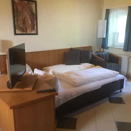 Bakony Panzio فندق مبيت وإفطار 3*